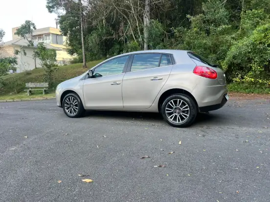 FIAT-BRAVO-1.8 ESSENCE 16V FLEX 4P AUTOMATIZADO FIAT-BRAVO-2014