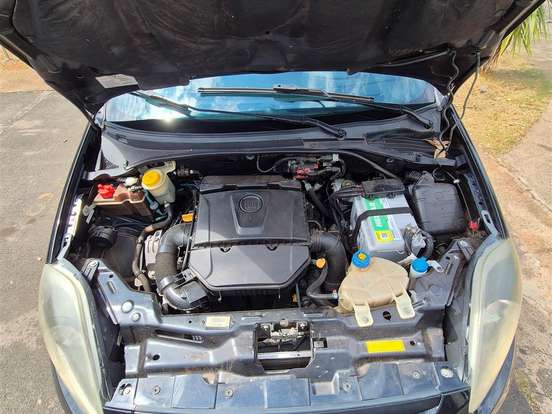 FIAT-PUNTO-1.8 BLACKMOTION 16V FLEX 4P AUTOMATIZADO FIAT-PUNTO-2015
