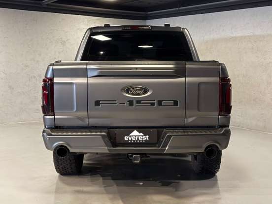 FORD-F-150-5.0 V8 GASOLINA CD LARIAT BLACK FX4 AUTOMÁTICO FORD-F-150-2024