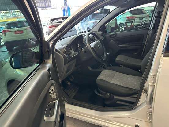 FORD-FIESTA-1.0 ROCAM HATCH 8V FLEX 4P MANUAL FORD-FIESTA-2013