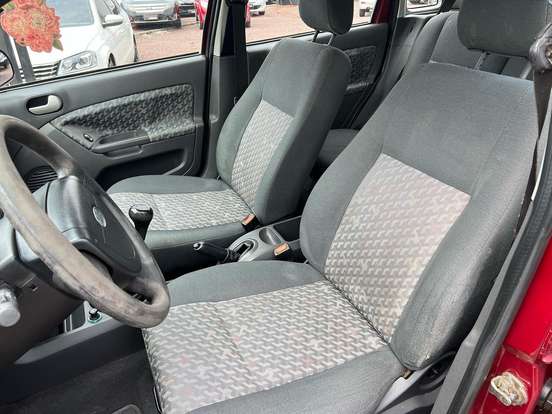 FORD-FIESTA-2004