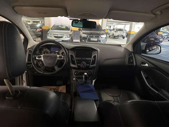 FORD-FOCUS-2014
