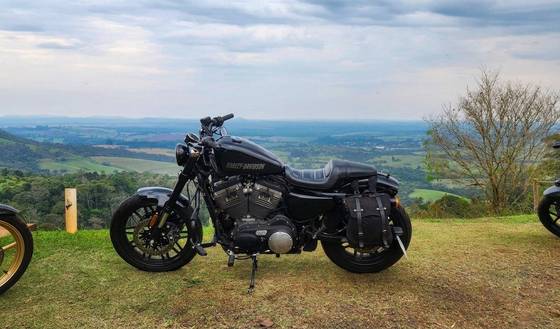 HARLEY-DAVIDSON SPORTSTER ROADSTER 