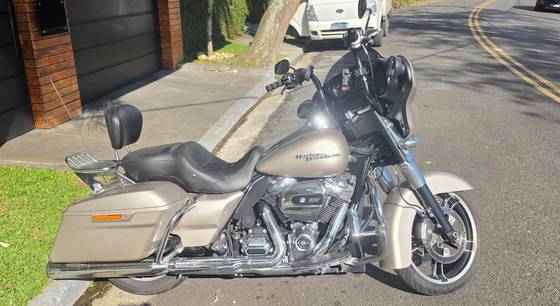 HARLEY-DAVIDSON STREET GLIDE 