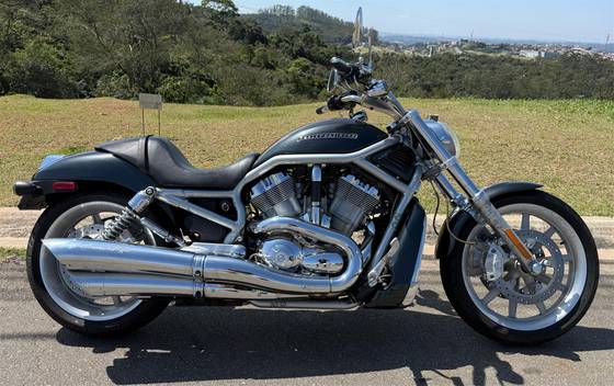 HARLEY-DAVIDSON V-ROD SCREAMIN EAGLE 
