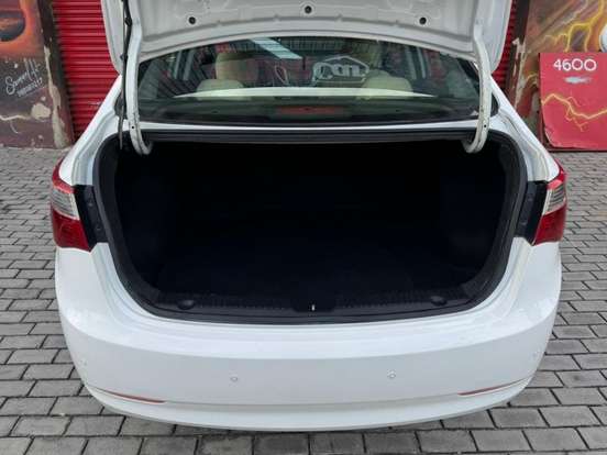 HYUNDAI-HB20-1.6 COMFORT PLUS 16V FLEX 4P AUTOMÁTICO HYUNDAI-HB20-2015