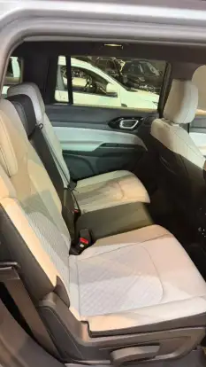 JEEP-COMMANDER-2023