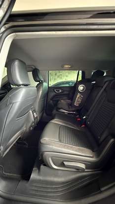 JEEP-COMMANDER-2023
