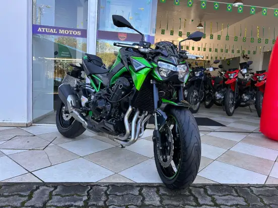 KAWASAKI-Z900-2022