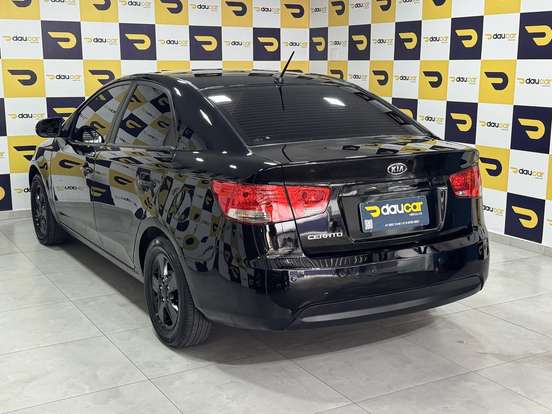 KIA-CERATO-1.6 EX3 SEDAN 16V GASOLINA 4P MANUAL KIA-CERATO-2010
