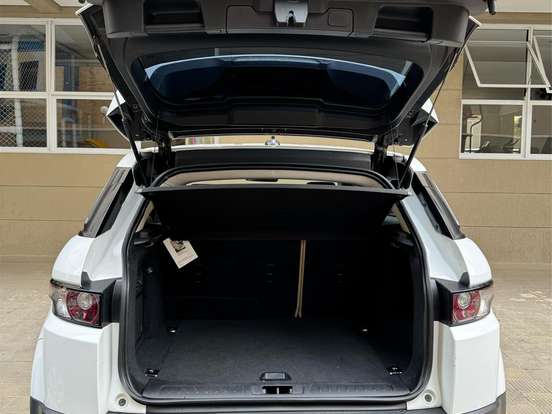 LAND ROVER-RANGE ROVER EVOQUE-2.0 PURE 4WD 16V GASOLINA 4P AUTOMÁTICO LAND ROVER-RANGE ROVER EVOQUE-2014