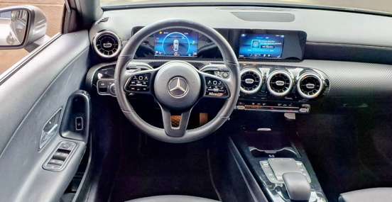 MERCEDES-BENZ-A 200-2019