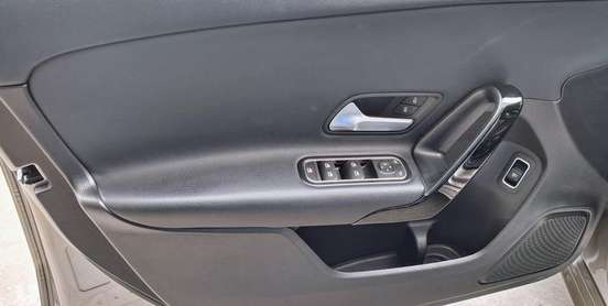 MERCEDES-BENZ-A 200-2019