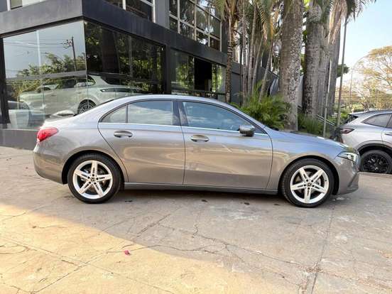 MERCEDES-BENZ-A 200-2020