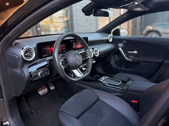 MERCEDES-BENZ-A 200-2023