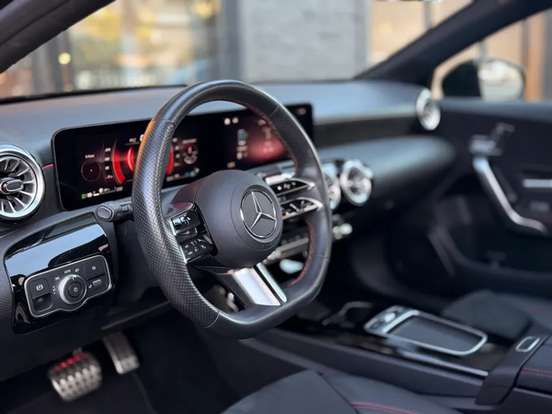 MERCEDES-BENZ-A 200-2023