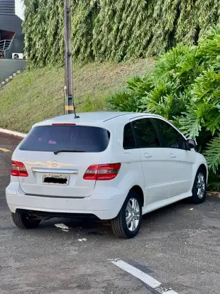 MERCEDES-BENZ-B 180-2011