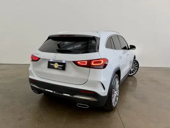 MERCEDES-BENZ-GLA 200-2022