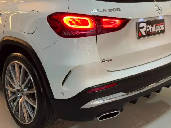 MERCEDES-BENZ-GLA 200-2022