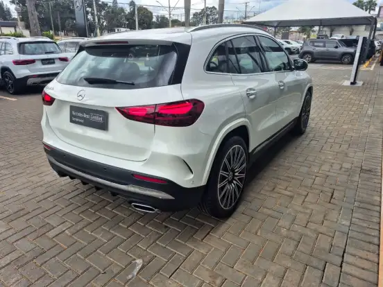 MERCEDES-BENZ-GLA 200-2025