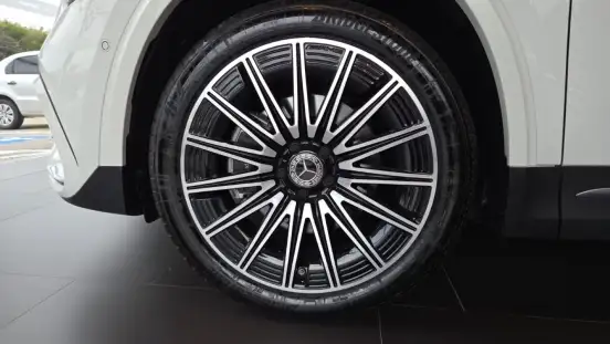 MERCEDES-BENZ-GLA 200-2025