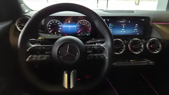 MERCEDES-BENZ-GLA 200-2025