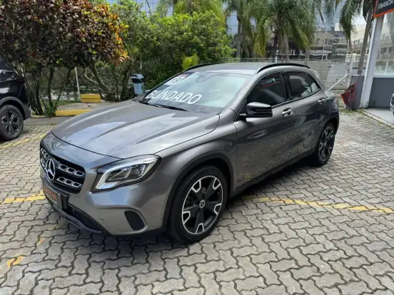 MERCEDES-BENZ-GLA 200-2019