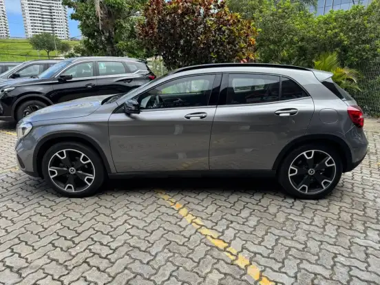 MERCEDES-BENZ-GLA 200-2019
