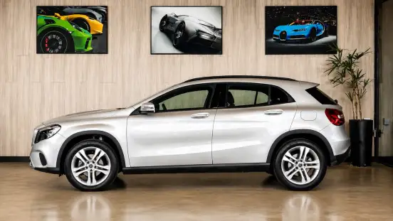 MERCEDES-BENZ-GLA 200-2017