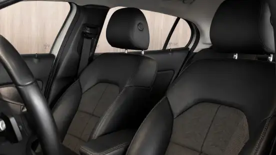 MERCEDES-BENZ-GLA 200-2017