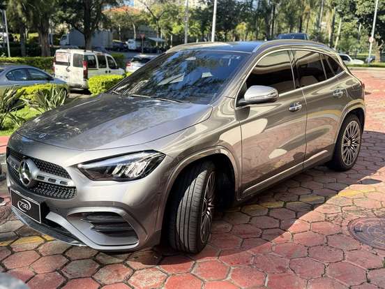 MERCEDES-BENZ-GLA 200-2024