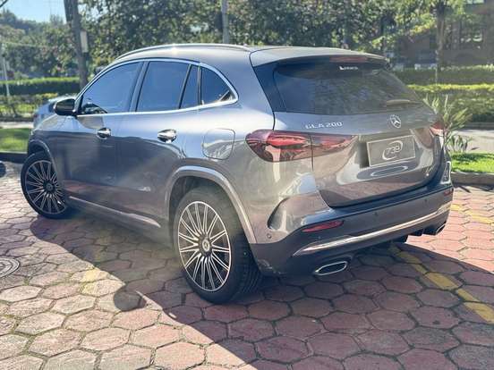 MERCEDES-BENZ-GLA 200-2024