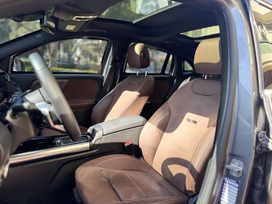 MERCEDES-BENZ-GLA 200-2024