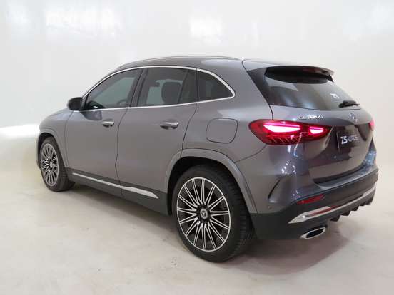 MERCEDES-BENZ-GLA 200-2024