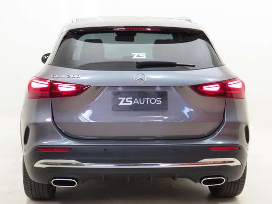 MERCEDES-BENZ-GLA 200-2024