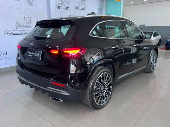 MERCEDES-BENZ-GLA 200-2024