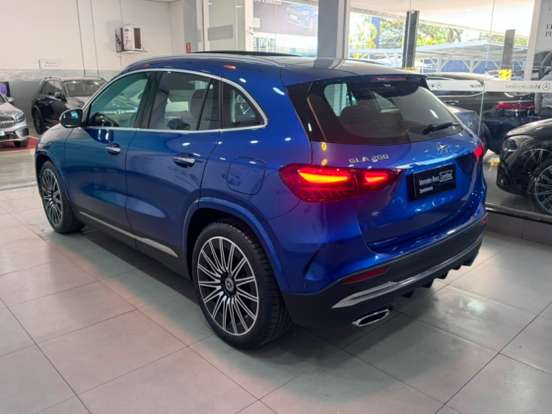 MERCEDES-BENZ-GLA 200-2024