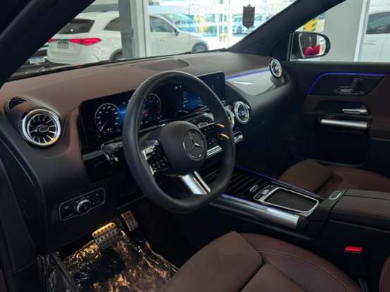 MERCEDES-BENZ-GLA 200-2024