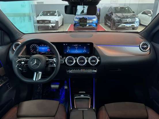 MERCEDES-BENZ-GLA 200-2024