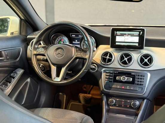 MERCEDES-BENZ-GLA 200-2015