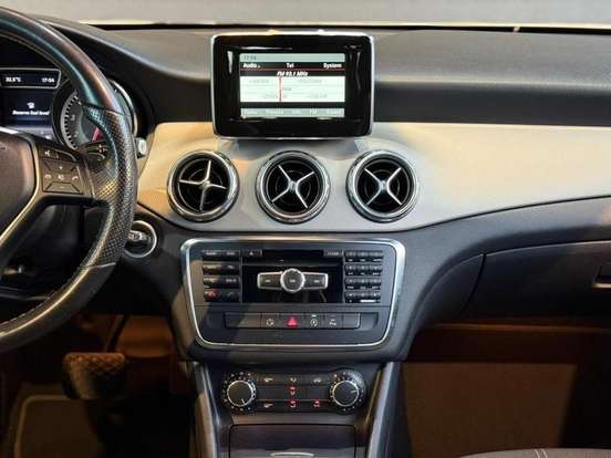 MERCEDES-BENZ-GLA 200-1.6 CGI ADVANCE 16V TURBO GASOLINA 4P AUTOMÁTICO MERCEDES-BENZ-GLA 200-2015