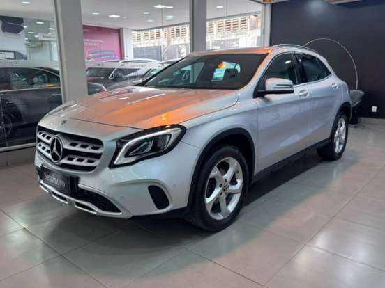 MERCEDES-BENZ-GLA 200-2019