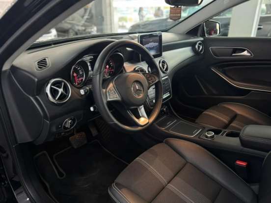 MERCEDES-BENZ-GLA 200-2019