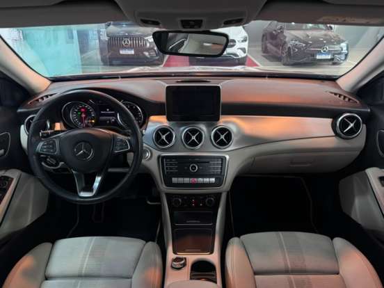 MERCEDES-BENZ-GLA 200-2019
