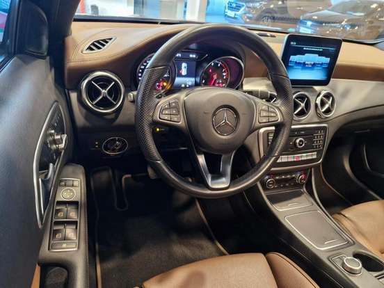 MERCEDES-BENZ-GLA 200-2019