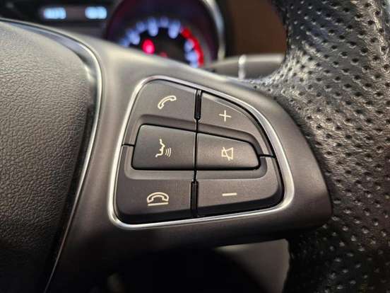 MERCEDES-BENZ-GLA 200-2019