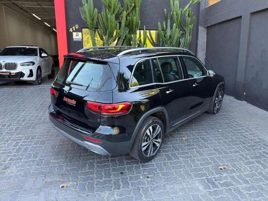 MERCEDES-BENZ-GLB 200-2021