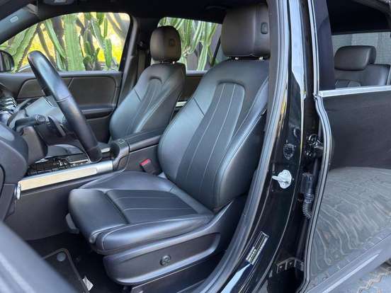 MERCEDES-BENZ-GLB 200-2021