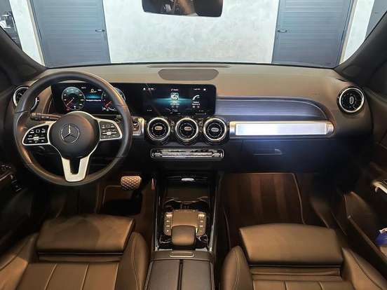MERCEDES-BENZ-GLB 200-2021