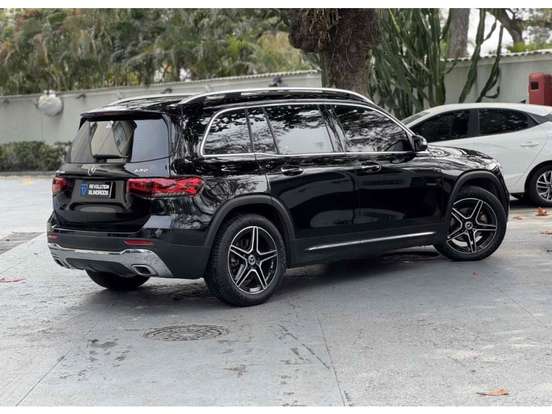 MERCEDES-BENZ-GLB 200-2023